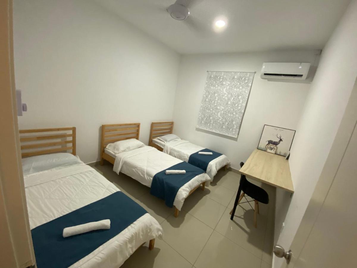 Desaru Happy Guest House D Bagian luar foto